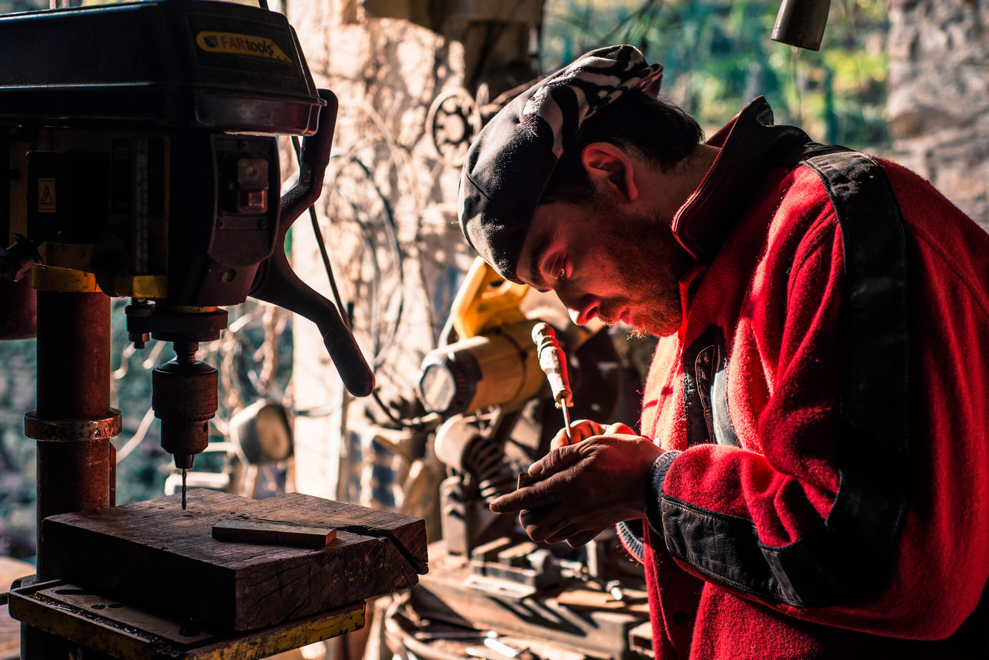 Pol Poriel dans son atelier