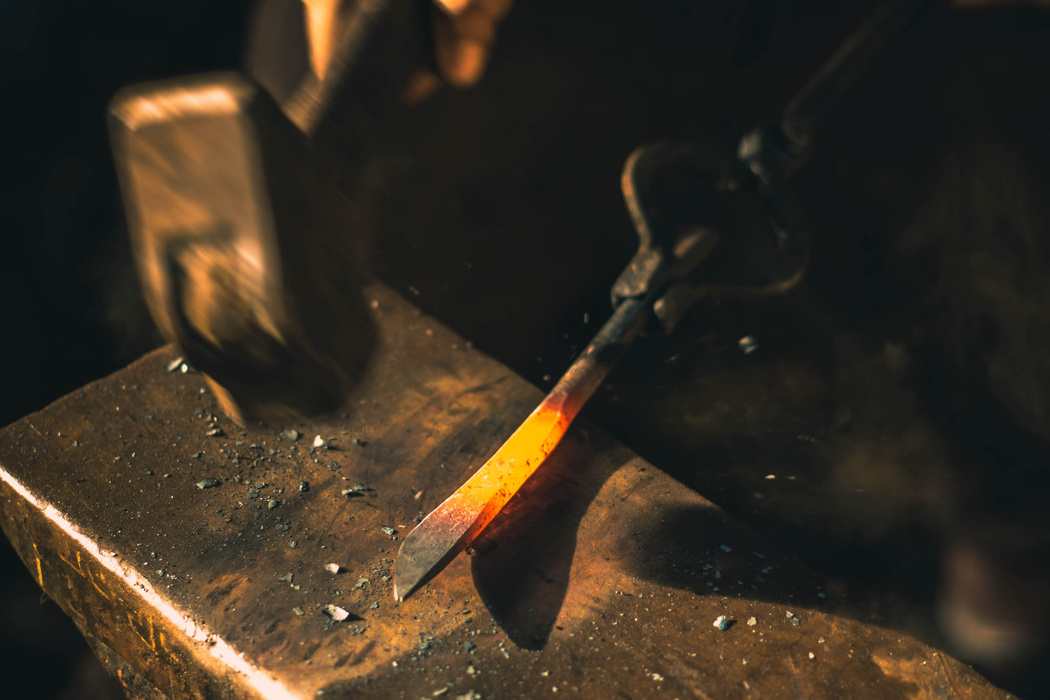 aplanissement de la lame au marteau de forge