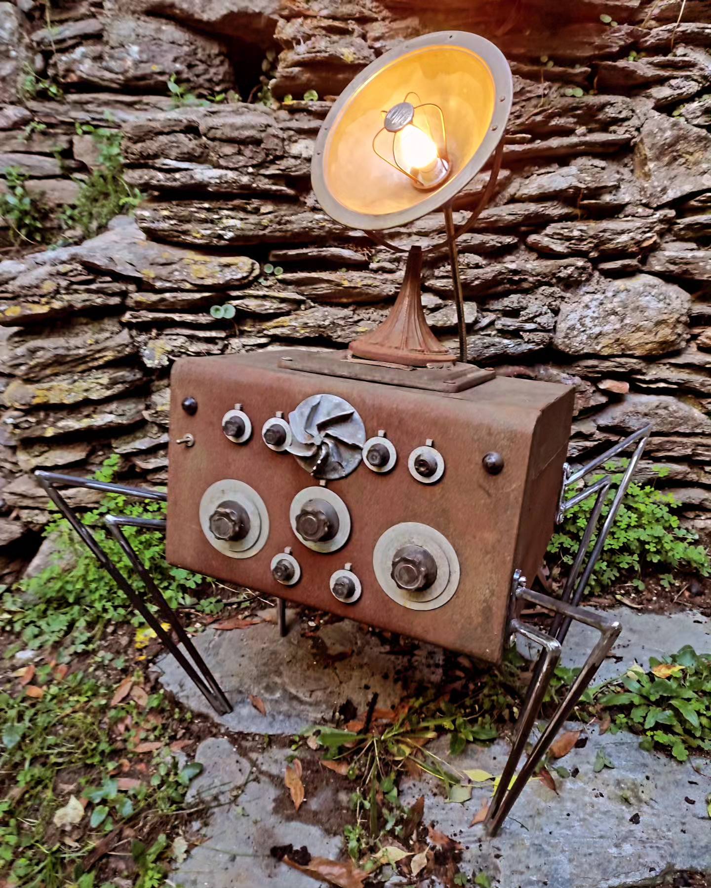 lampe araignée robot retro-futuriste