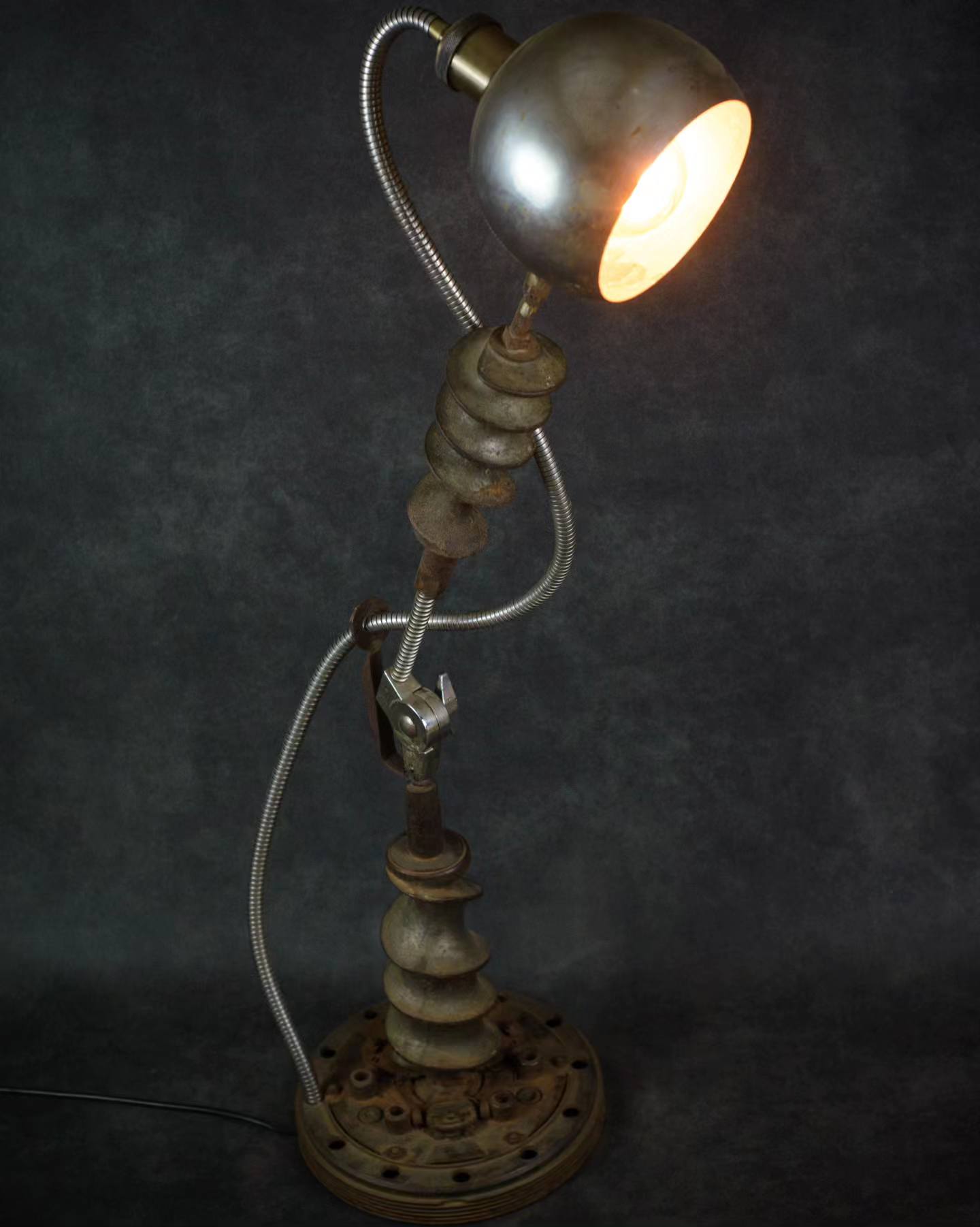 lampe retro futuriste — 2