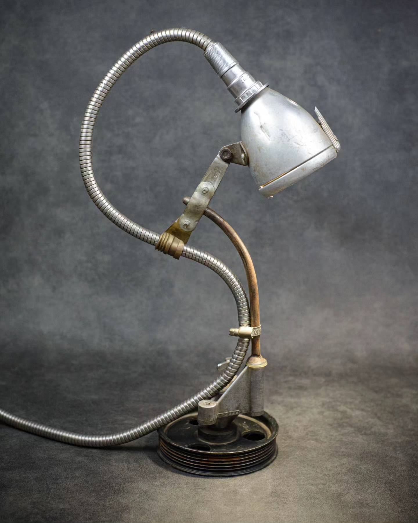 lampe retro futuriste